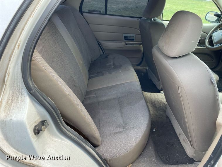 image for item LV9861 2004 Ford Crown Victoria  Police Interceptor