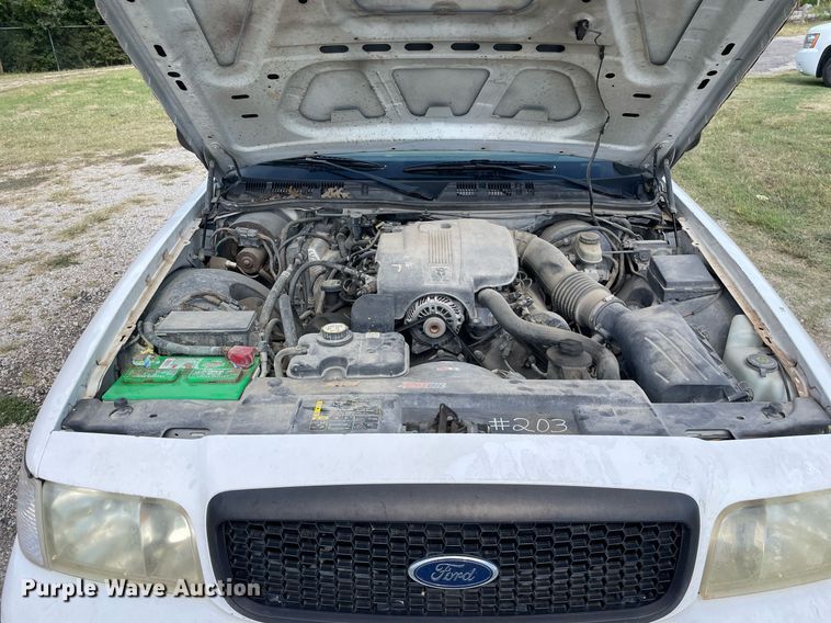 image for item LV9861 2004 Ford Crown Victoria  Police Interceptor