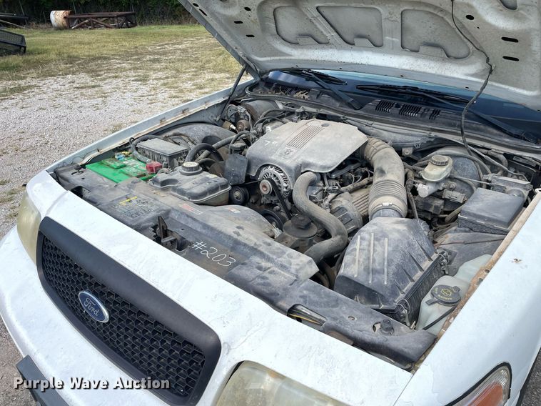 image for item LV9861 2004 Ford Crown Victoria  Police Interceptor
