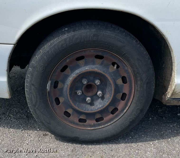 image for item LV9861 2004 Ford Crown Victoria  Police Interceptor