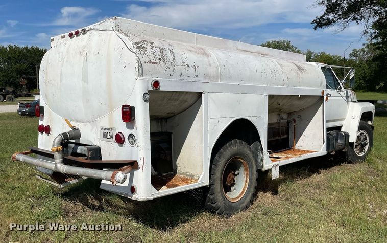 image for item LV9865 1991 Ford F700  tank truck