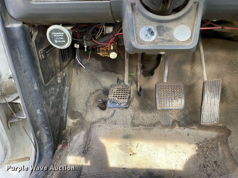 image for item LV9865 1991 Ford F700  tank truck