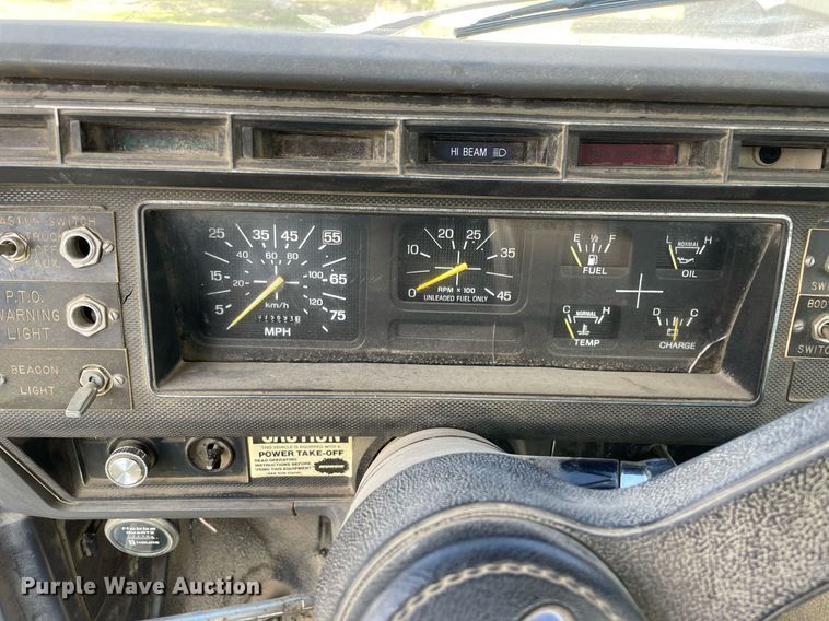 image for item LV9865 1991 Ford F700  tank truck