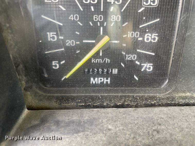 image for item LV9865 1991 Ford F700  tank truck