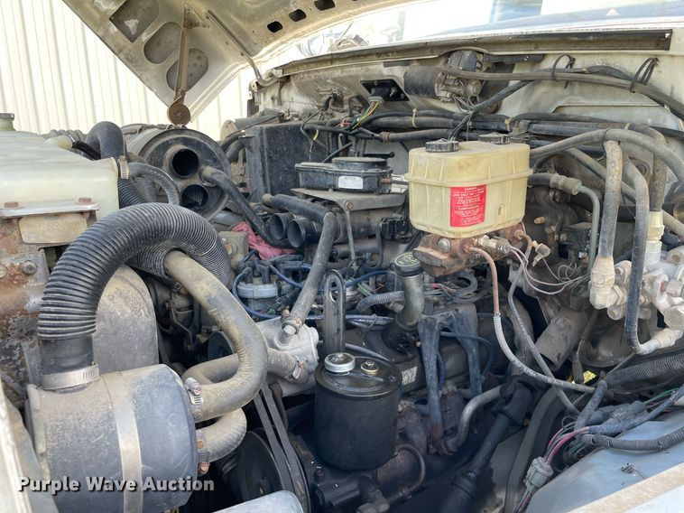 image for item LV9865 1991 Ford F700  tank truck