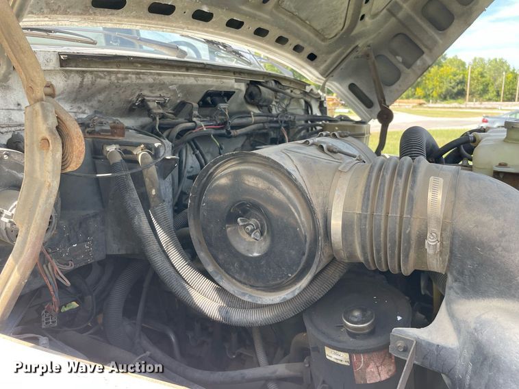 image for item LV9865 1991 Ford F700  tank truck