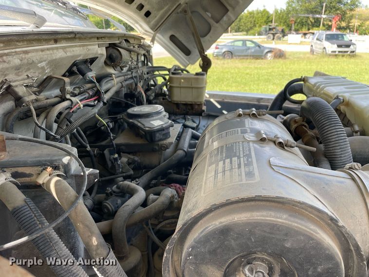 image for item LV9865 1991 Ford F700  tank truck