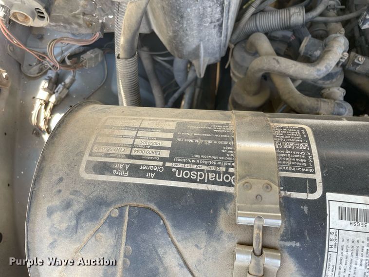 image for item LV9865 1991 Ford F700  tank truck