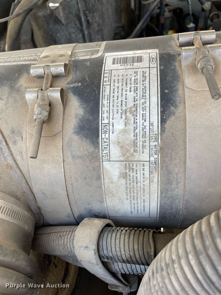 image for item LV9865 1991 Ford F700  tank truck