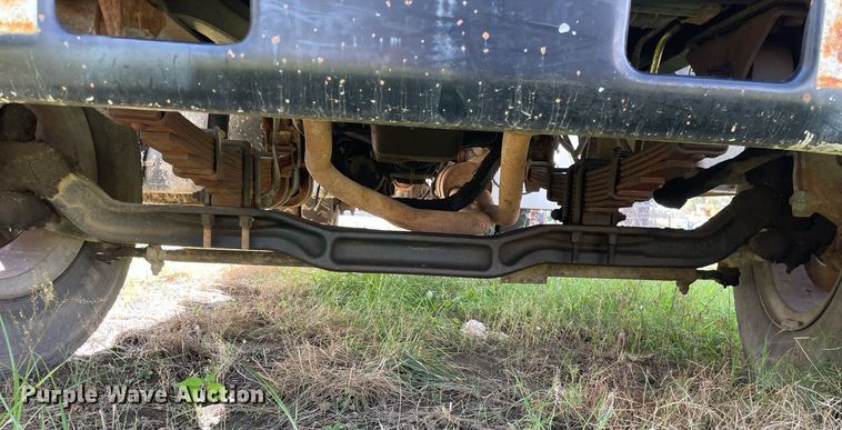 image for item LV9865 1991 Ford F700  tank truck