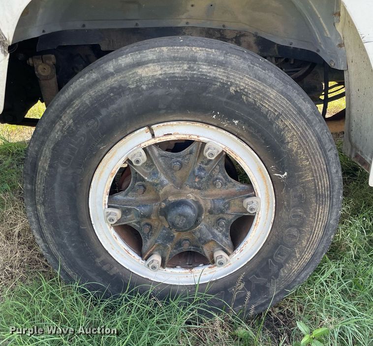 image for item LV9865 1991 Ford F700  tank truck