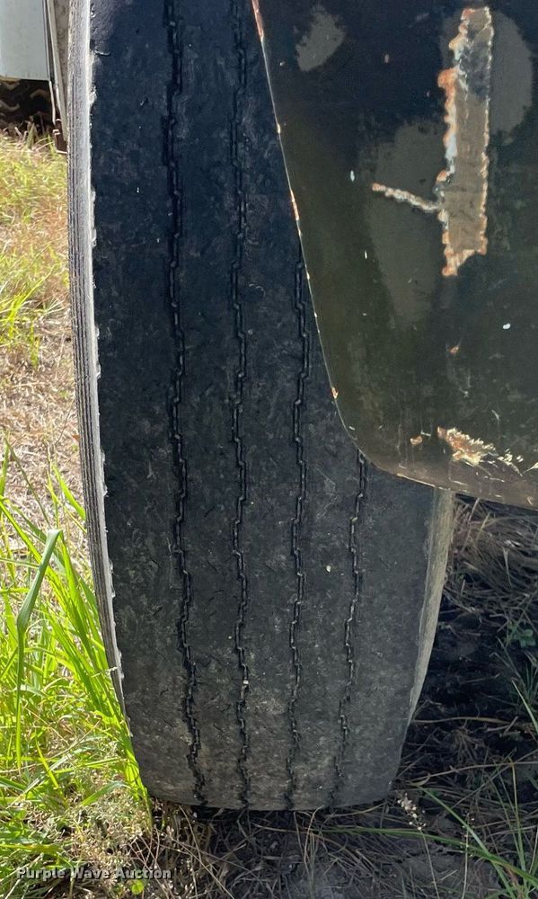 image for item LV9865 1991 Ford F700  tank truck