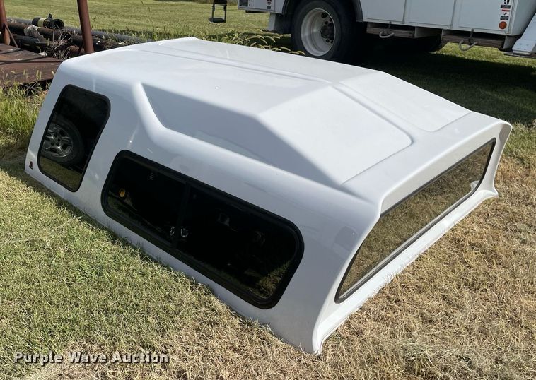 image for item LV9866 Leer  pickup truck topper