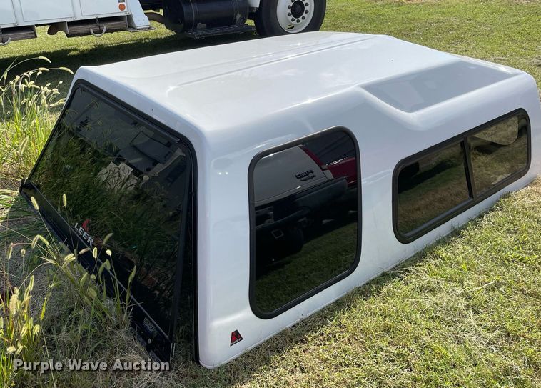 image for item LV9866 Leer  pickup truck topper