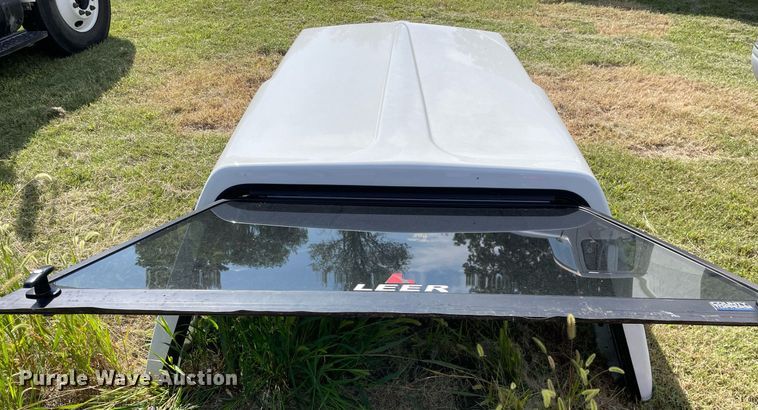 image for item LV9866 Leer  pickup truck topper