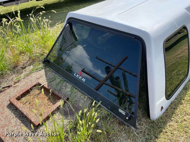 image for item LV9866 Leer  pickup truck topper