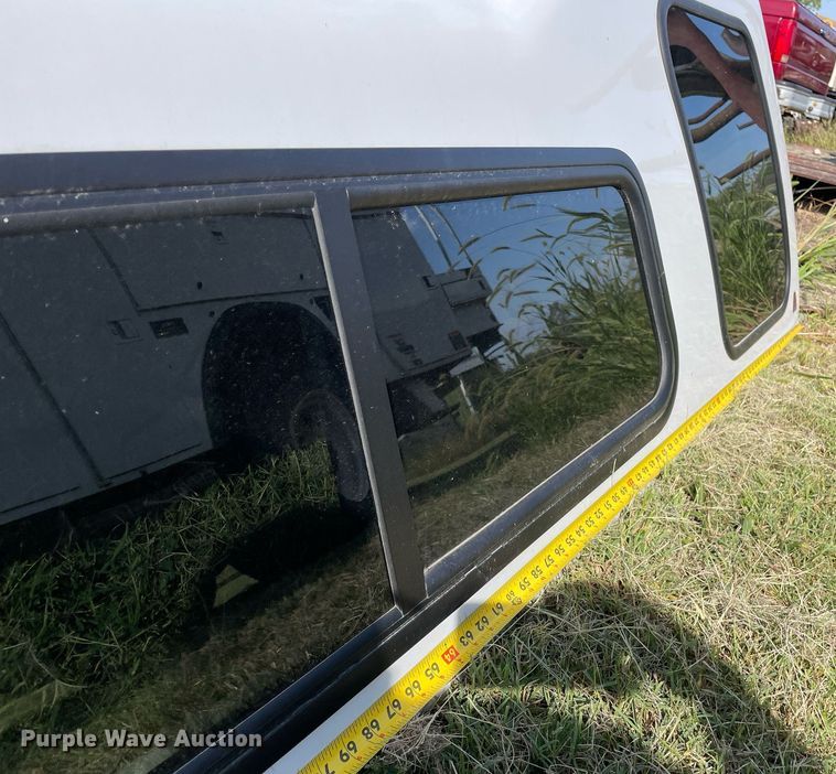 image for item LV9866 Leer  pickup truck topper