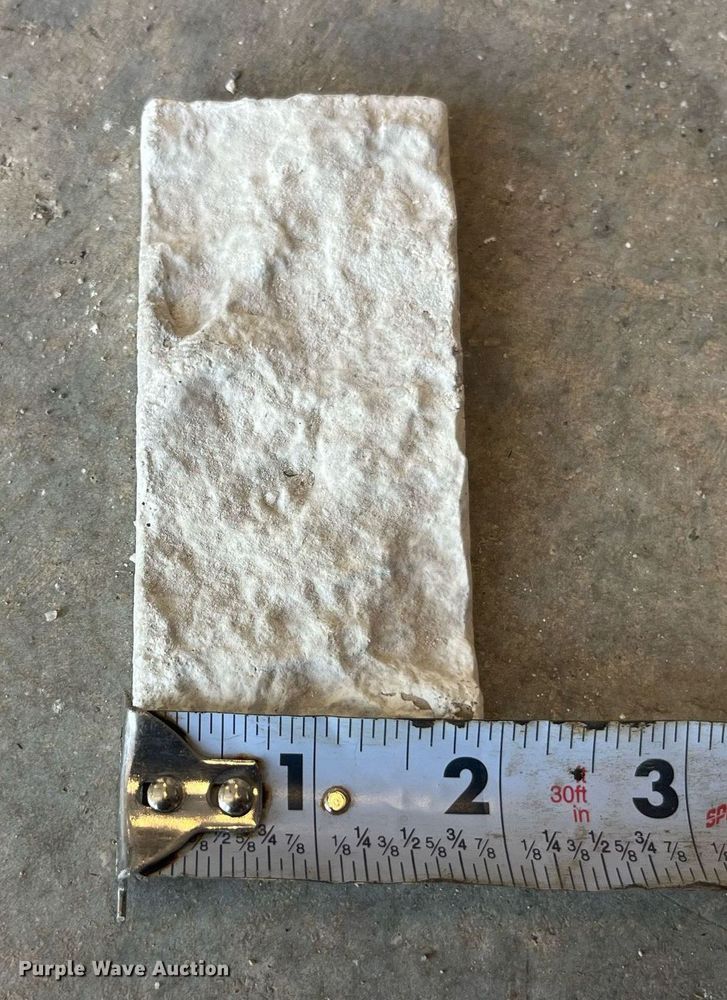 image for item MG9470 Approximately 190 pieces of rock veneer