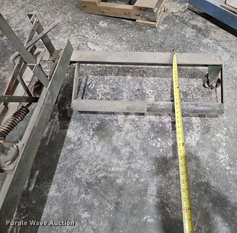 image for item MH9311 Engine jack