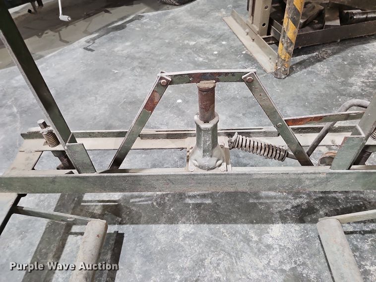 image for item MH9311 Engine jack