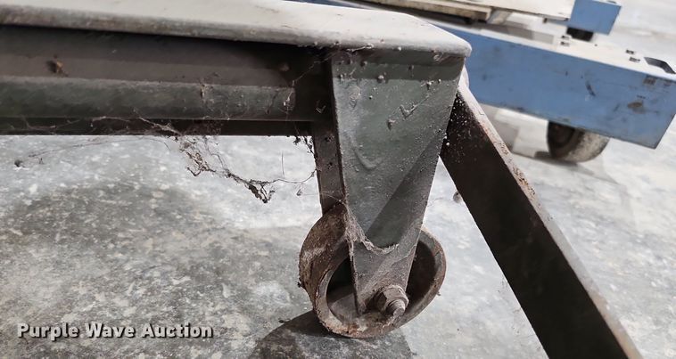 image for item MH9311 Engine jack