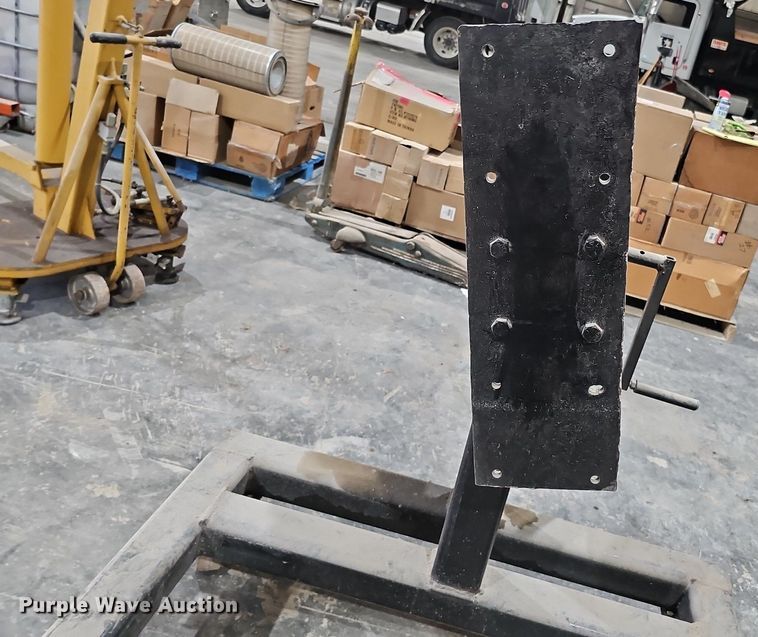 image for item MH9319 Engine stand