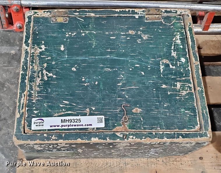 image for item MH9325 Survey equipment