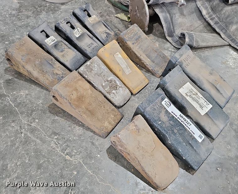 image for item MH9327 (12) bucket teeth