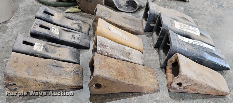 image for item MH9327 (12) bucket teeth