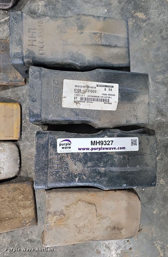 image for item MH9327 (12) bucket teeth