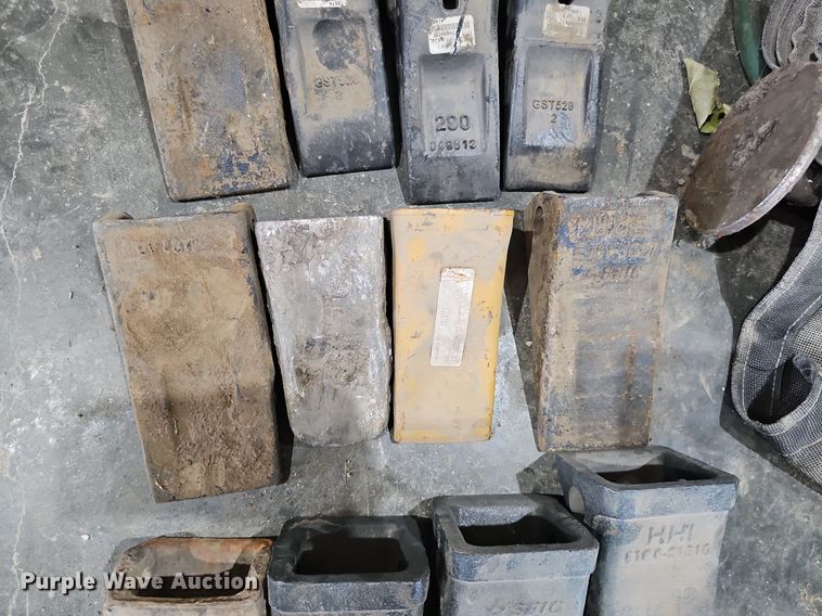 image for item MH9327 (12) bucket teeth