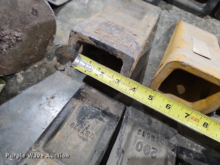 image for item MH9327 (12) bucket teeth