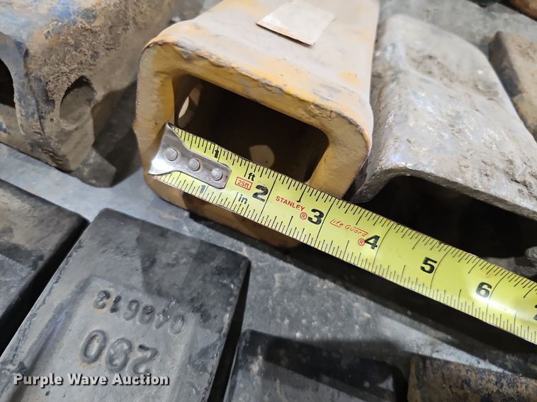 image for item MH9327 (12) bucket teeth