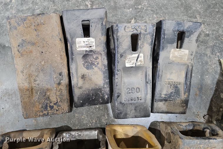 image for item MH9327 (12) bucket teeth