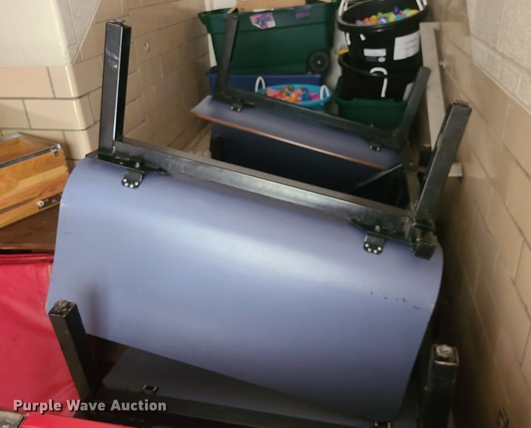 image for item MJ9392 Tables