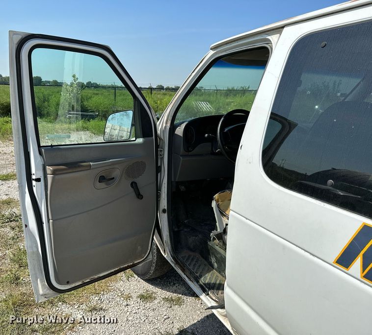 image for item ML9254 1998 Ford Club Wagon  van