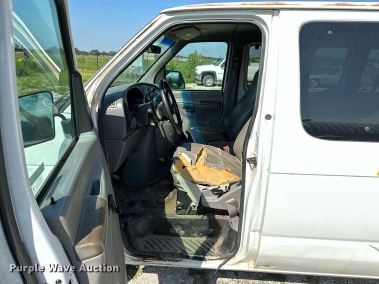 image for item ML9254 1998 Ford Club Wagon  van