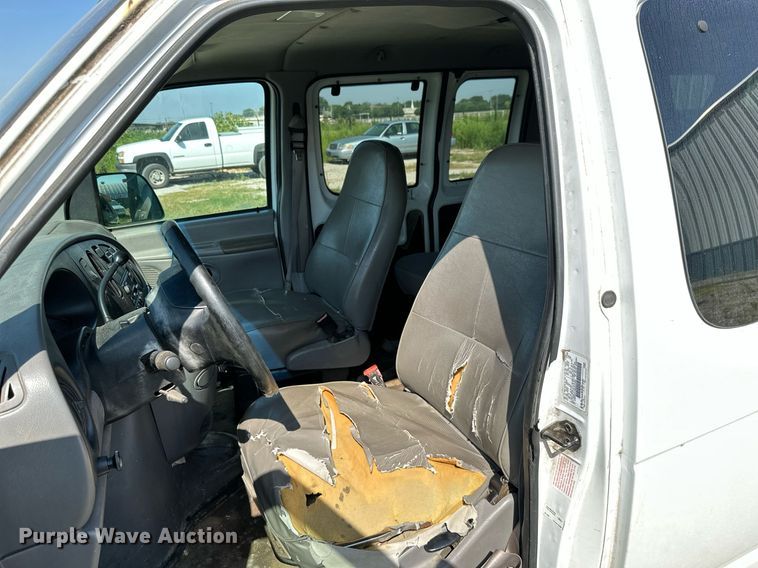 image for item ML9254 1998 Ford Club Wagon  van