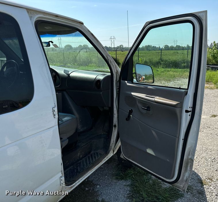 image for item ML9254 1998 Ford Club Wagon  van