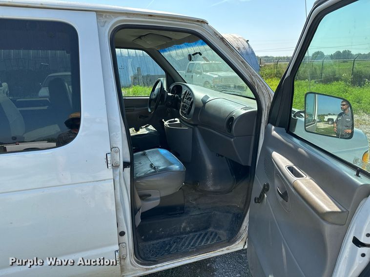 image for item ML9254 1998 Ford Club Wagon  van