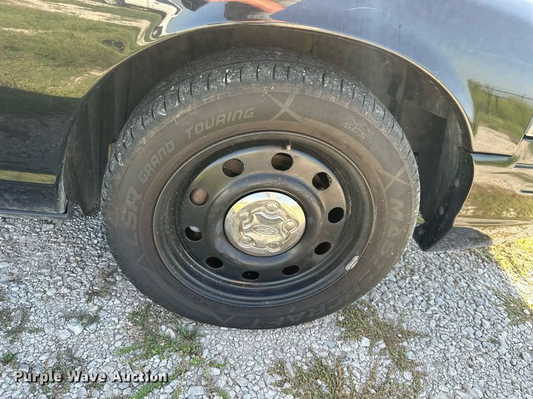 image for item ML9255 2008 Ford Crown Victoria Police Interceptor