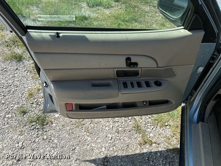 image for item ML9256 2009 Ford Crown Victoria LX