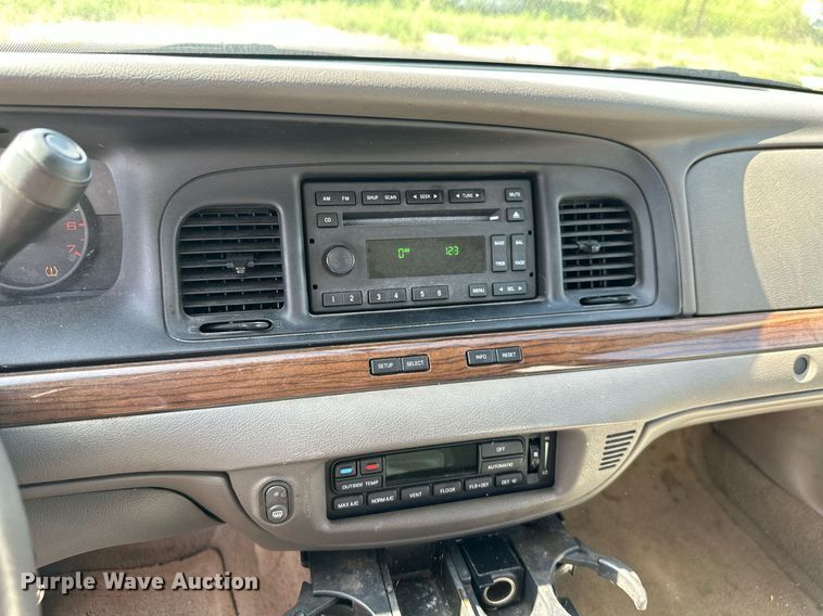 image for item ML9256 2009 Ford Crown Victoria LX