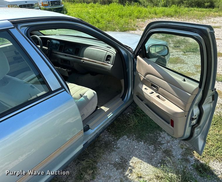 image for item ML9256 2009 Ford Crown Victoria LX