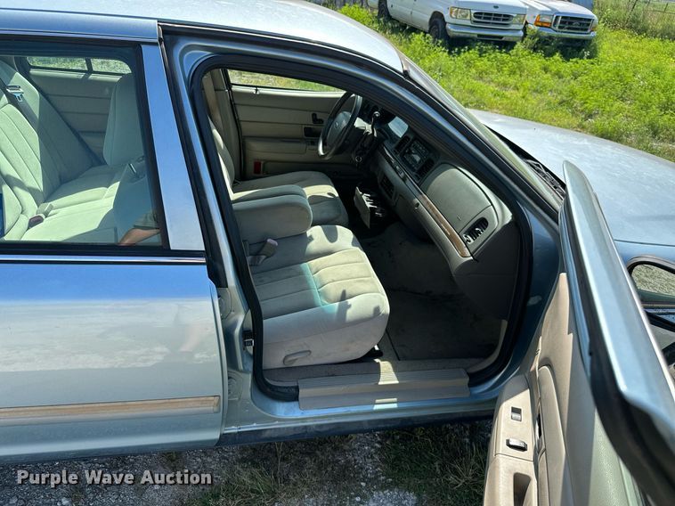 image for item ML9256 2009 Ford Crown Victoria LX