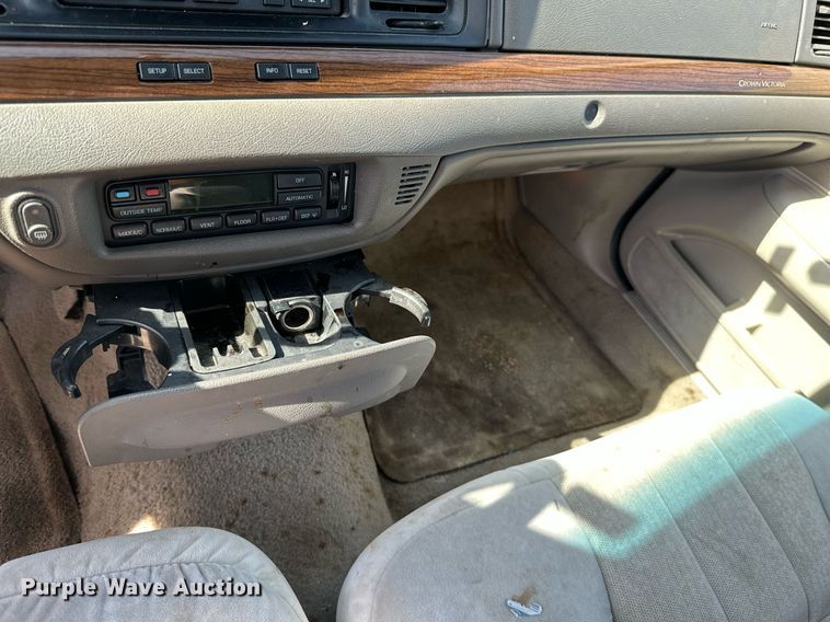 image for item ML9257 2009 Ford Crown Victoria LX