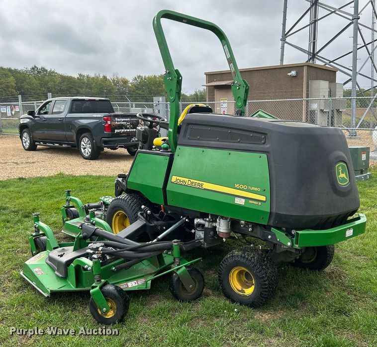 image for item MO9041 John Deere 1600 Turbo Series III  lawn mower