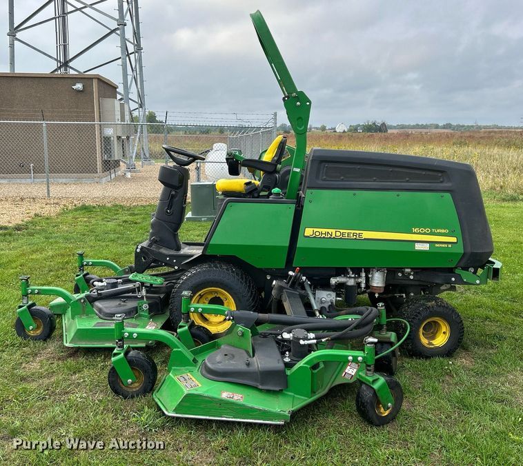 image for item MO9041 John Deere 1600 Turbo Series III  lawn mower