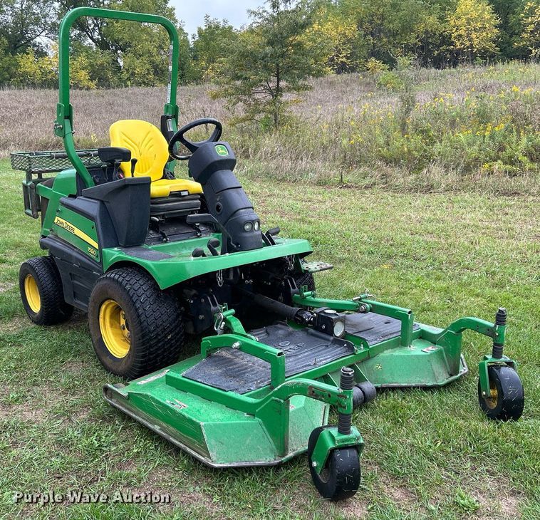 image for item MO9043 2016 John Deere 1580  lawn mower