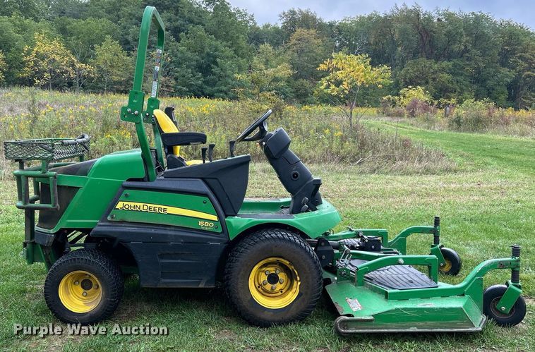 image for item MO9043 2016 John Deere 1580  lawn mower